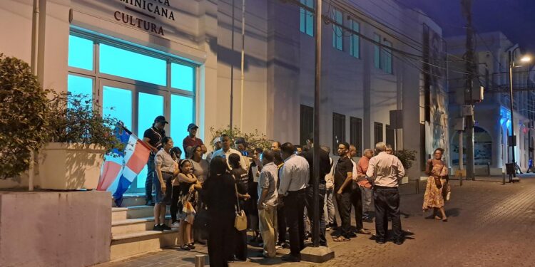 Rechazan instalación de la Gobernación y la Dirección Regional de la PN en edificio de Bellas Artes en Puerto Plata