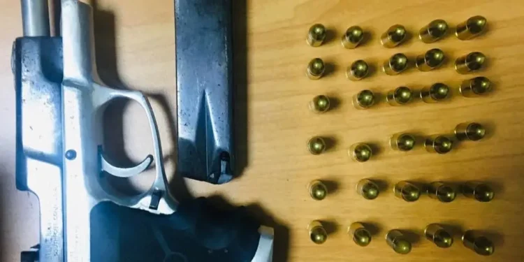 Ocupan pistola y armas blancas durante requisa en cárcel de Baní