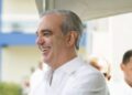 Abinader destina 5.3 millones de su salario a proyectos sociales
