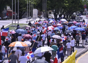 “Agua sí, oro no”: multitudinaria marcha en Santiago contra la minería en la Cordillera Septentrional