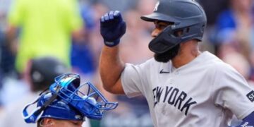 Dominicano Amed Rosario pega dos jonrones para los Yankees