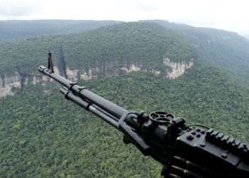 Venezuela «preocupada» por el bombardeo guerrilla Colombia