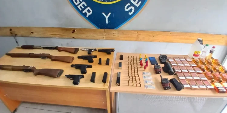 Arrestan en Barahona 6 personas, ocupan 6 armas de fuego y otros ilícitos
