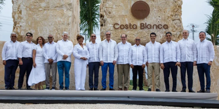 Abinader anuncia transformación de Boca Chica con inversión de RD$20 mil millones