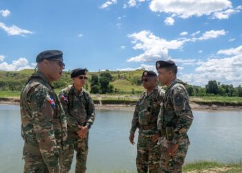Comandante General del Ejército recorre destacamentos y puestos fronterizos en la provincia Elías Piña