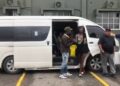 Ejército intercepta minibús con 11 haitianos indocumentados y detiene otros 5 extranjeros en Santiago