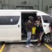 Ejército intercepta minibús con 11 haitianos indocumentados y detiene otros 5 extranjeros en Santiago