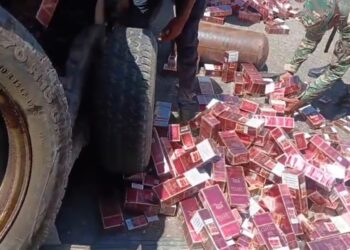 Ejército decomisa más de 96 mil cigarrillos de contrabando ocultos en una camioneta en Valverde