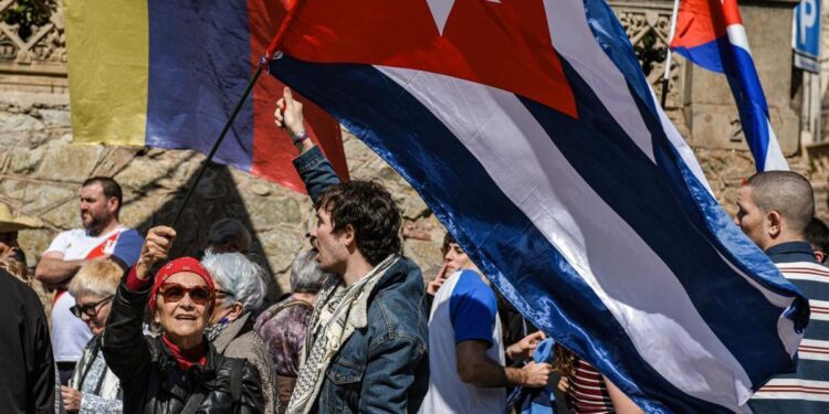 Cuba advierte de un «baño de sangre» en caso de una invasión