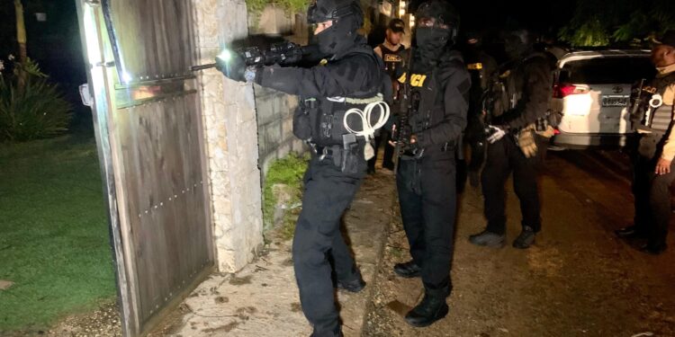 Hacen 33 allanamientos en el Este RD contra drogas y lavado