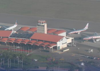 Varios pasajeros intoxicados en vuelo que salió de Santiago RD y presentó problemas por lo que regreso a la pista