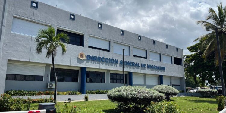DGM recuerda obligatoriedad de regular condición migratoria de trabajadores extranjeros en el país