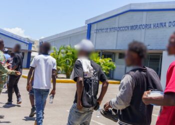 Migración detuvo 957 extranjeros este lunes y deportó 967 personas por la frontera con Haití