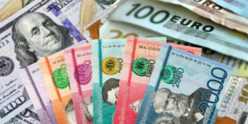 El dólar bajó 48 cts. y el euro 13; eran vendidos a $59.61 y $72.05