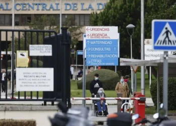El español que ha dado positivo en hantavirus presenta síntomas