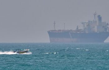 Irán dispara hoy contra «buques infractores» en estrecho Ormuz