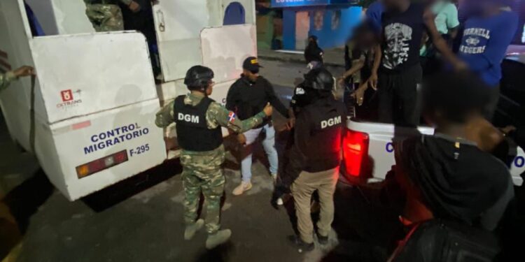 DGM deporta 3,276 indocumentados durante el fin de semana y detuvo3,794