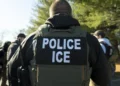 Arrestan a un agente de ICE acusado de disparar a un migrante venezolano en Minnesota