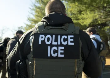 Arrestan a un agente de ICE acusado de disparar a un migrante venezolano en Minnesota