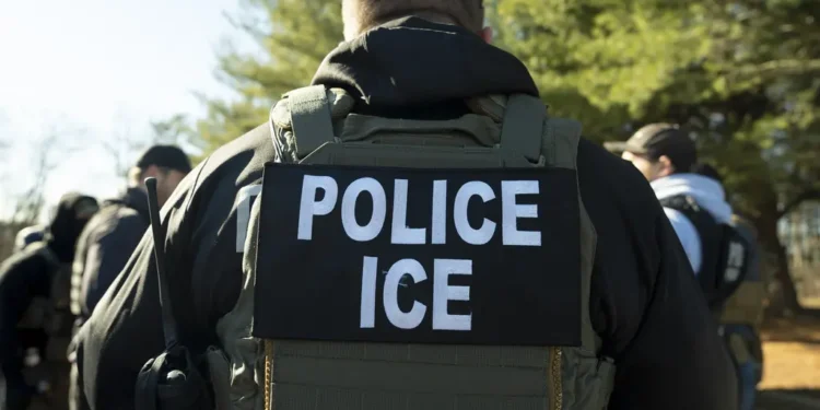 Arrestan a un agente de ICE acusado de disparar a un migrante venezolano en Minnesota