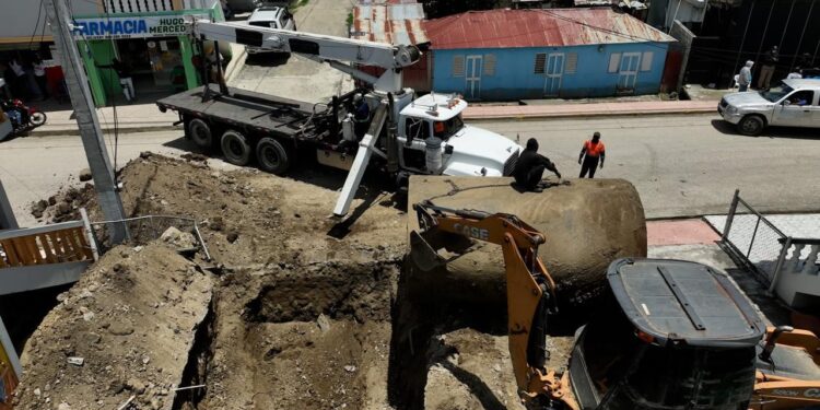 MICM y CECCOM desmantelan estación clandestina que operaba con tanques soterrados en San Juan