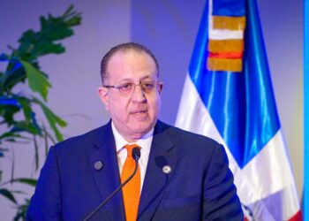 Gobierno continuará aplicando aumentos precios combustibles