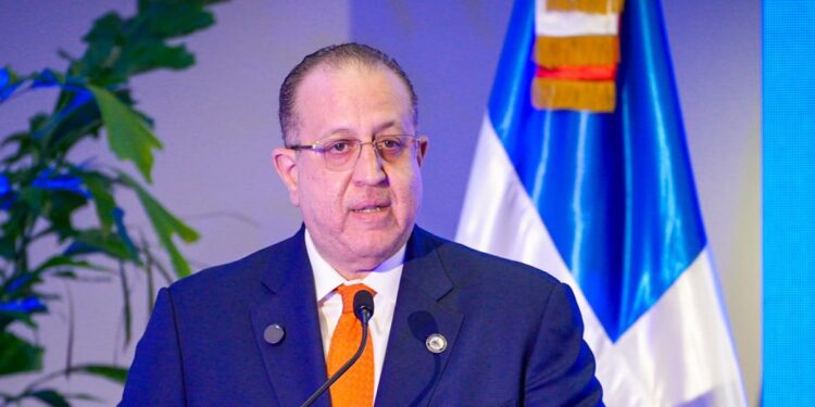 Gobierno continuará aplicando aumentos precios combustibles