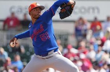 Dominicano Freddy Peralta quiere permanecer en los Mets