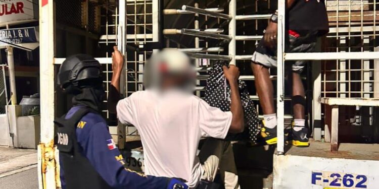 Operativos de interdicción migratoria suman 1,133 detenciones este jueves