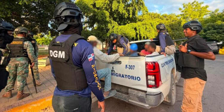 DGM reporta 2,056 indocumentados detenidos y 1,350 deportados por la frontera este miércoles