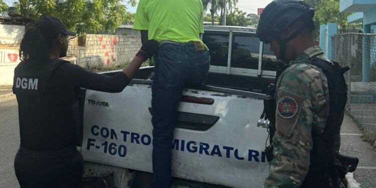 DGM mantiene presencia en barrios populares y sectores residenciales en todo el país; detiene 1,155 y deporta a 1,026 indocumentados este lunes