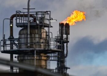 Petróleo cae hasta US$102 tras jornada marcada por la subida