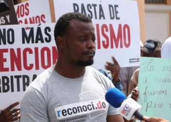 Dominicanos de ascendencia haitiana protestan por documentos y nacionalidad frente al Palacio Nacional