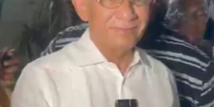 Senador Alemán fue recibido por seguidores en Villa Vásquez y volvió a llamar Sastres a comunidades de Montecristi
