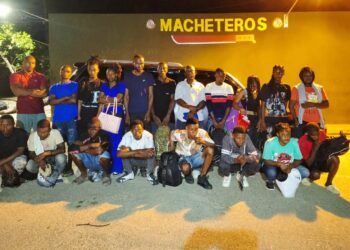 Ejército persigue a presunto traficante de indocumentados y detiene a 20 haitianos en condición migratoria irregular en Santiago Rodríguez