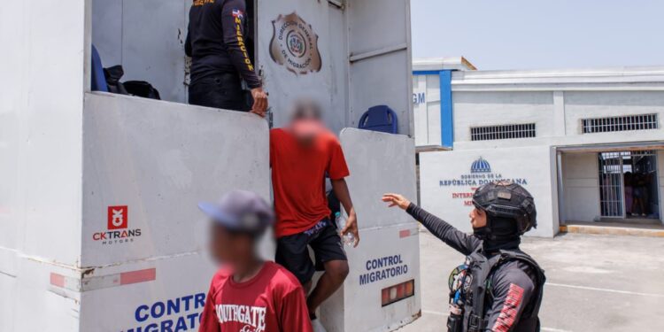 Migración deportó 1190 indocumentados este martes por pasos fronterizos con Haití