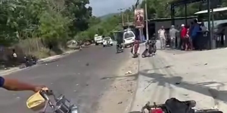 Triple choque de motocicletas deja un fallecido y heridos en el ¨Cruce de Lana¨ Villa los Almácigos Santiago Rodriguez.