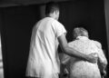 Aplausos al programa cuidadores de adultos