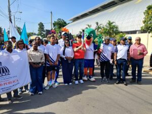 Empresario Takeshi Mukai recibe Antorcha Olímpica en Dajabón 