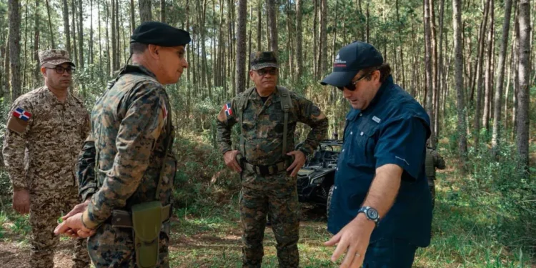 Los ministros de Defensa y de la Presidencia recorren frontera