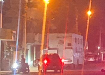DGM informa acerca de la detención de dos colaboradores en flagrante delito traficando extranjeros en condición irregular en vehículos de deportación de la institución