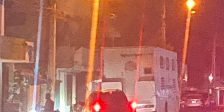 DGM informa acerca de la detención de dos colaboradores en flagrante delito traficando extranjeros en condición irregular en vehículos de deportación de la institución