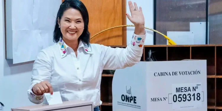 Fujimori mantiene ventaja de 1.303 votos sobre Sánchez en el balotaje presidencial en Perú