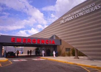 Hombre irrumpe en hospital mata una mujer y hiere a otra