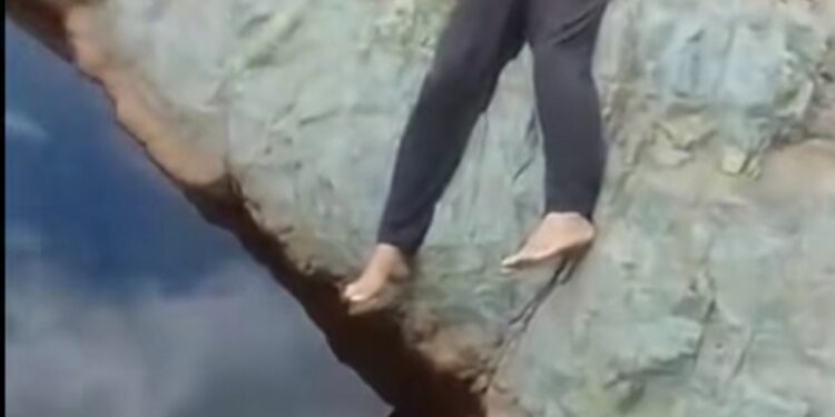 Hombre muerte tras lanzarse supuestamente de puente en río Guayubin 