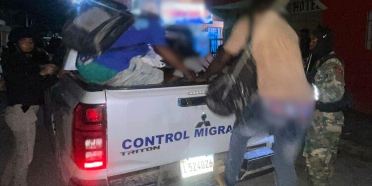 DGM detienen 54 nacionales haitianos indocumentados en operativo en Friusa, Verón – Punta Cana