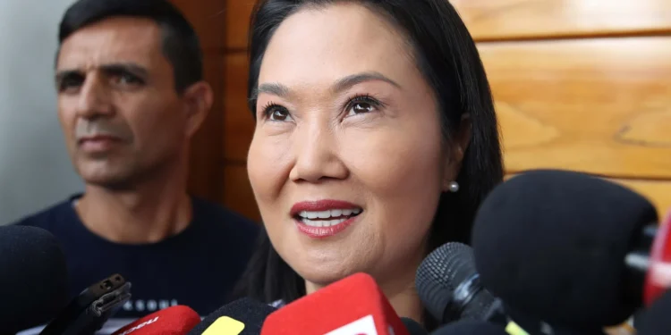 Fujimori se acerca a ganar elección presidencial en Perú, con 40.000 votos más que Sánchez