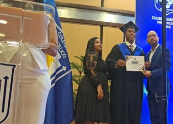 Colegio evangélico Simón Bolívar gradúa 122 estudiantes de los niveles inicial, primario y Bachilleres