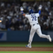 Miguel Rojas pega vuelacercas del desempate como emergente y los Dodgers vencen a los Rays