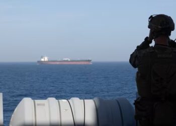 Irán anuncia cierre estrecho de Ormuz a todas embarcaciones